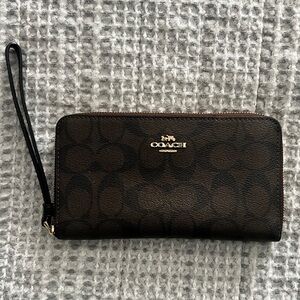 SOLD ❤️ Coach Brown Wristlet Wallet